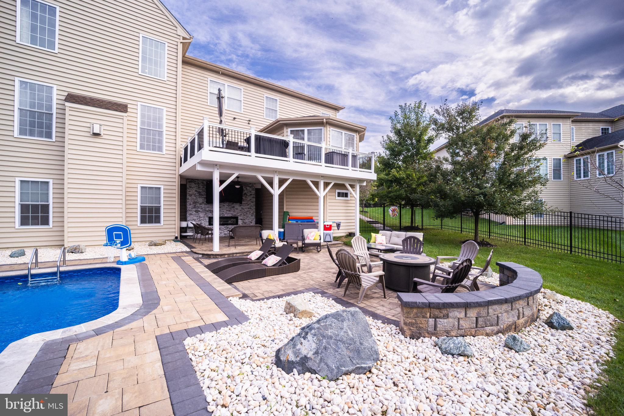 MARLBORO RIDGE - Residential