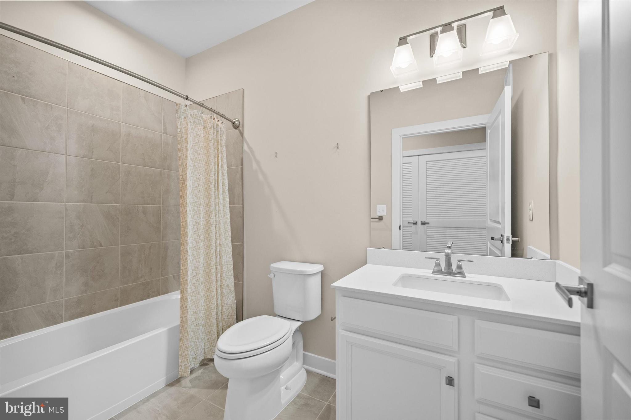 LOUDOUN VIEW CONDO FLATS - Residential