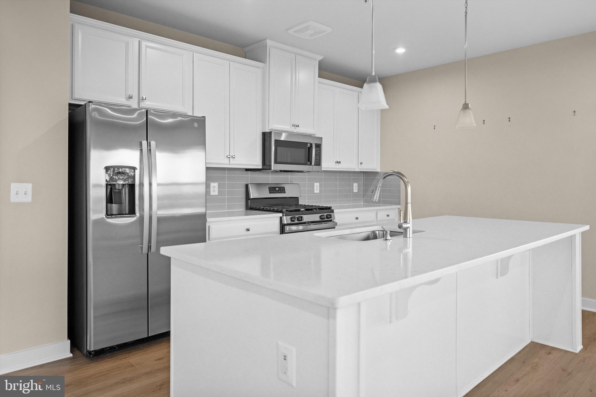 LOUDOUN VIEW CONDO FLATS - Residential