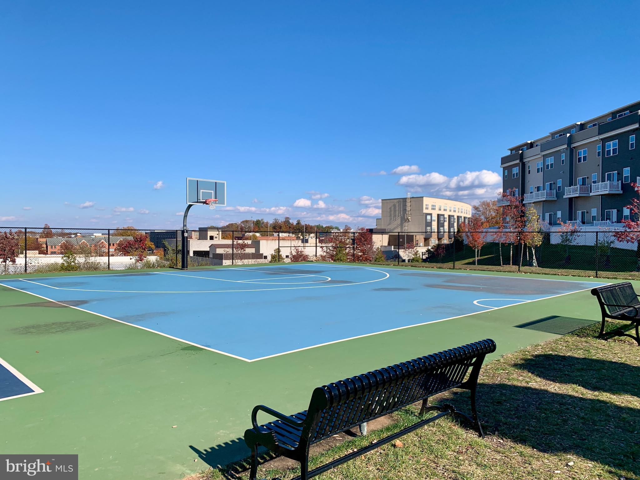 LOUDOUN VIEW CONDO FLATS - Residential