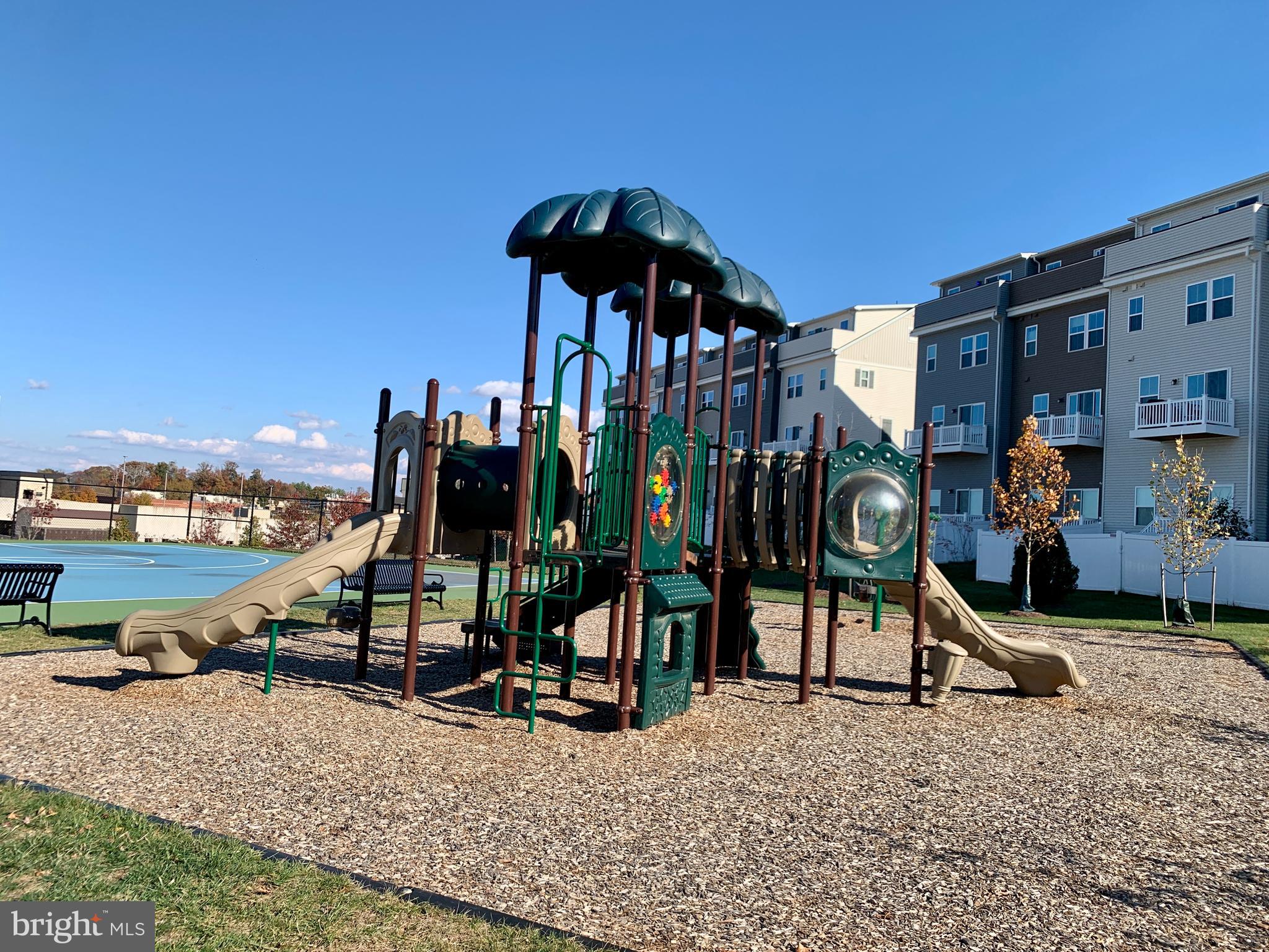 LOUDOUN VIEW CONDO FLATS - Residential