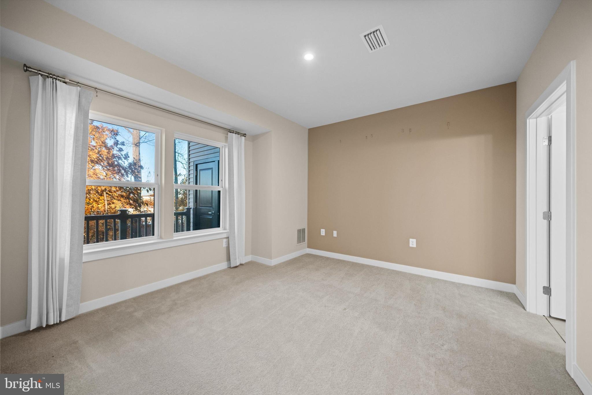 LOUDOUN VIEW CONDO FLATS - Residential