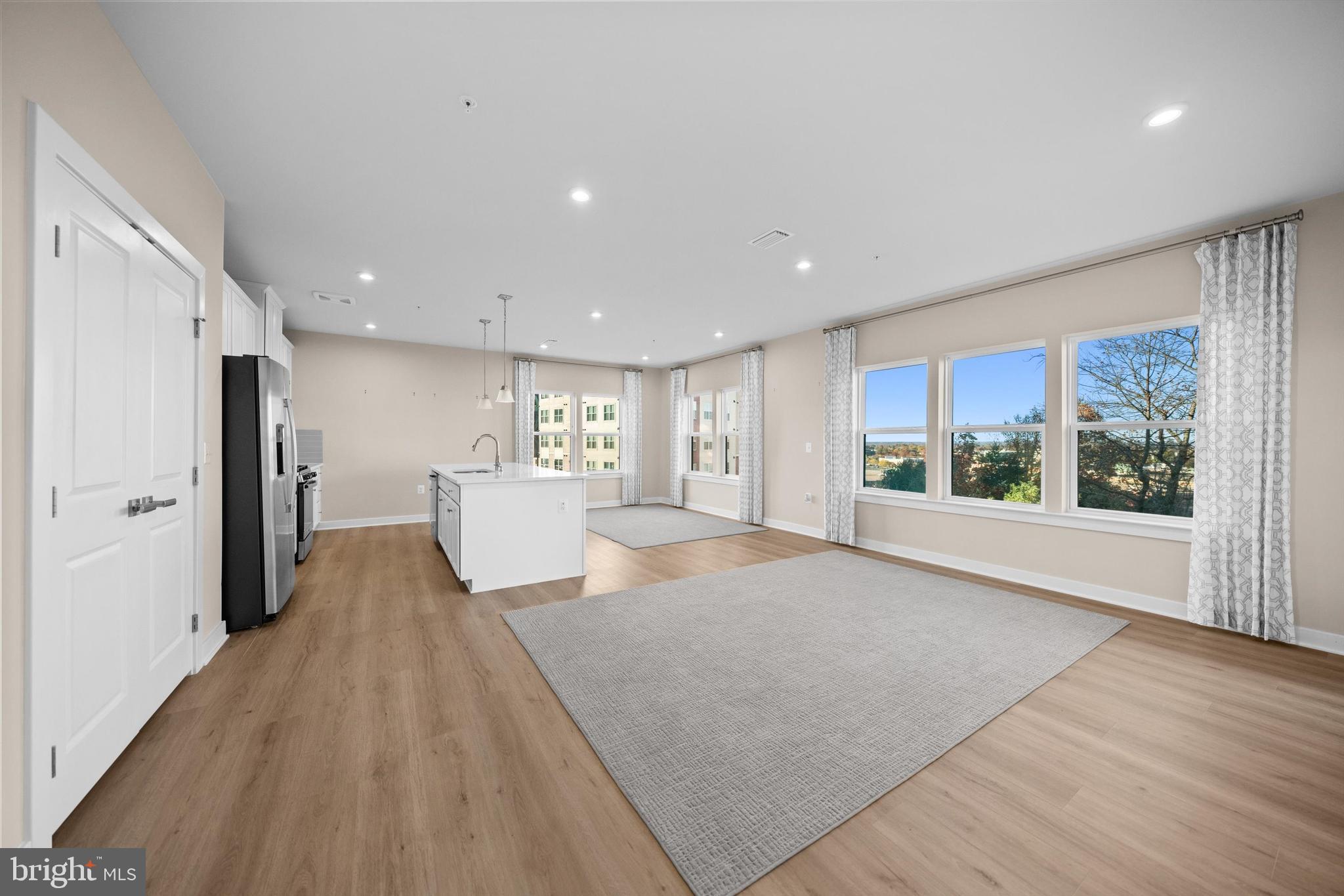 LOUDOUN VIEW CONDO FLATS - Residential