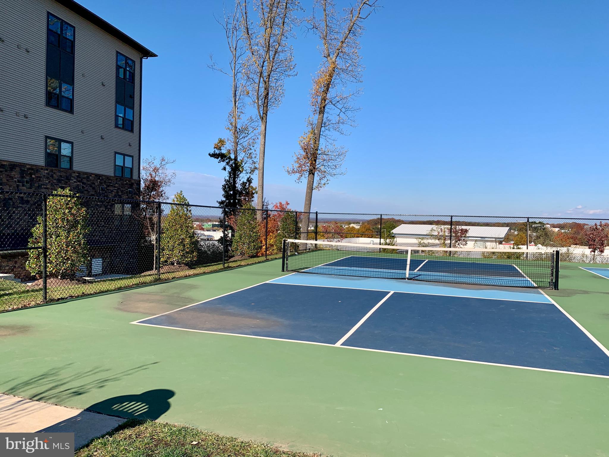 LOUDOUN VIEW CONDO FLATS - Residential