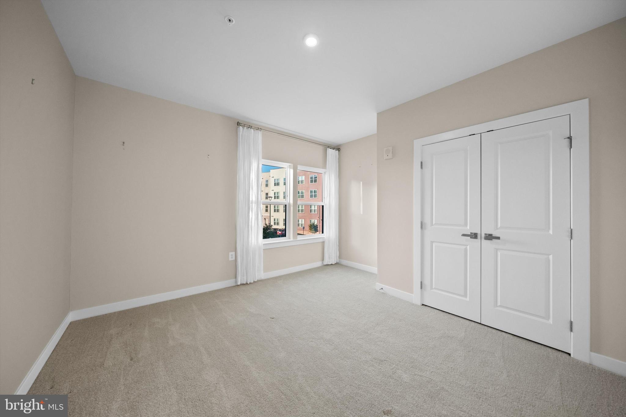 LOUDOUN VIEW CONDO FLATS - Residential