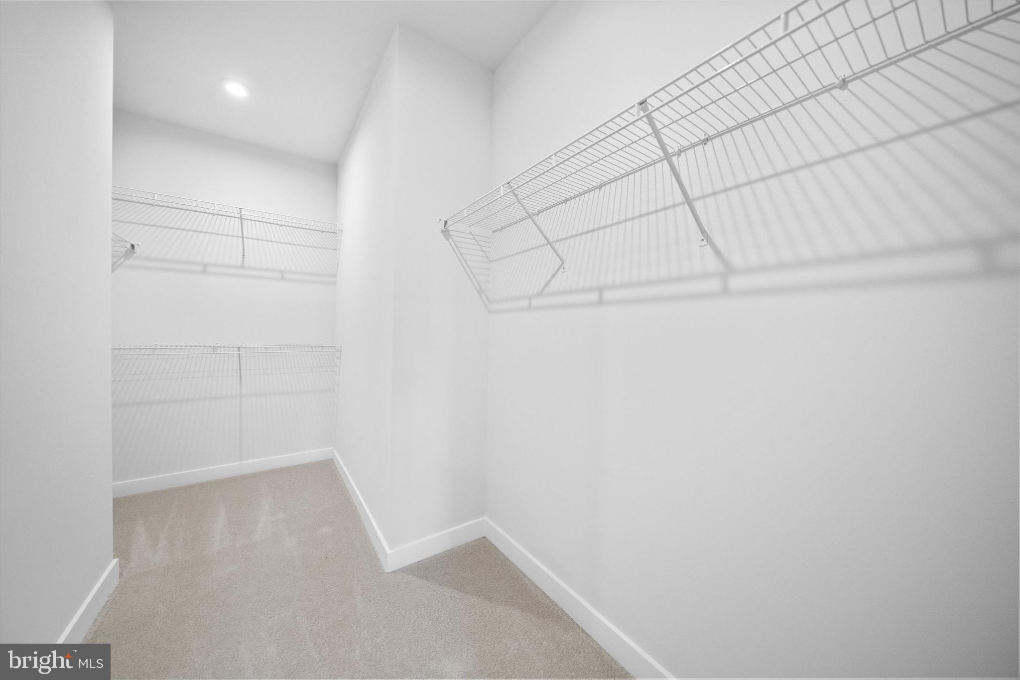 LOUDOUN VIEW CONDO FLATS - Residential