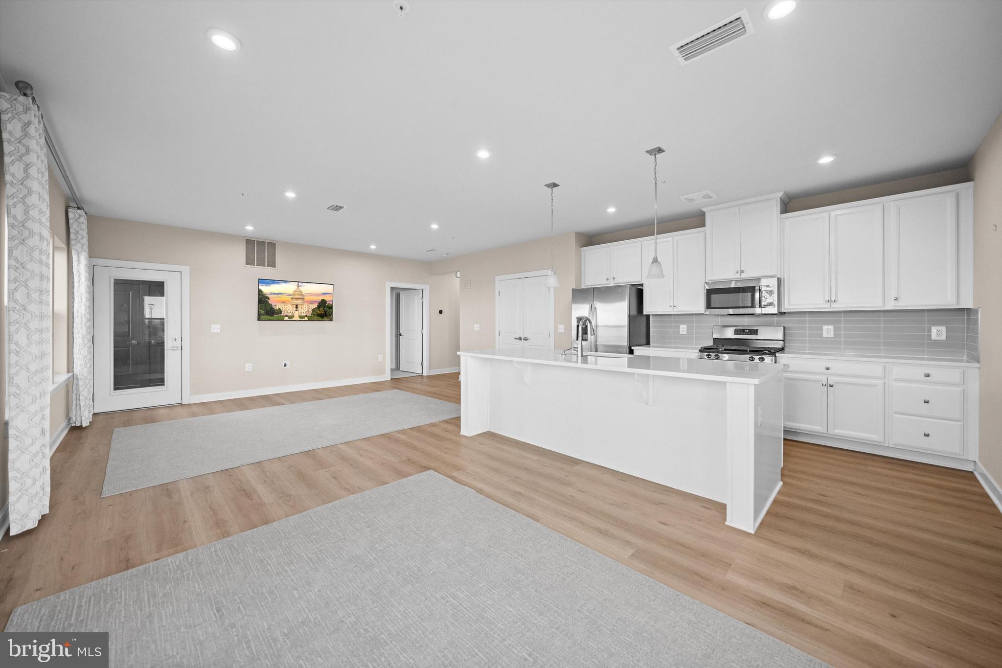 LOUDOUN VIEW CONDO FLATS - Residential