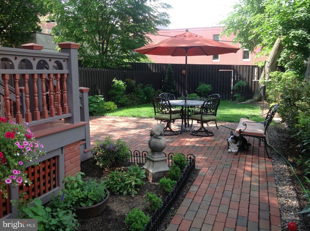 Photo of 655 W Chestnut Street, Lancaster, PA 17603 (MLS # PALA2060670)