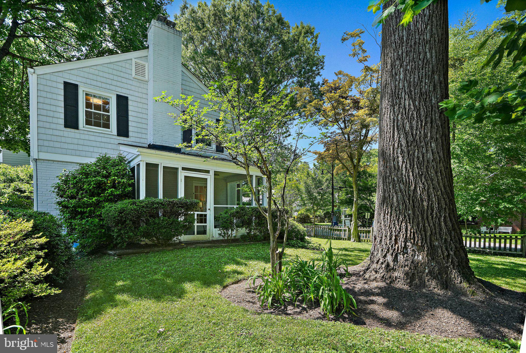 3414 THORNAPPLE STREET
