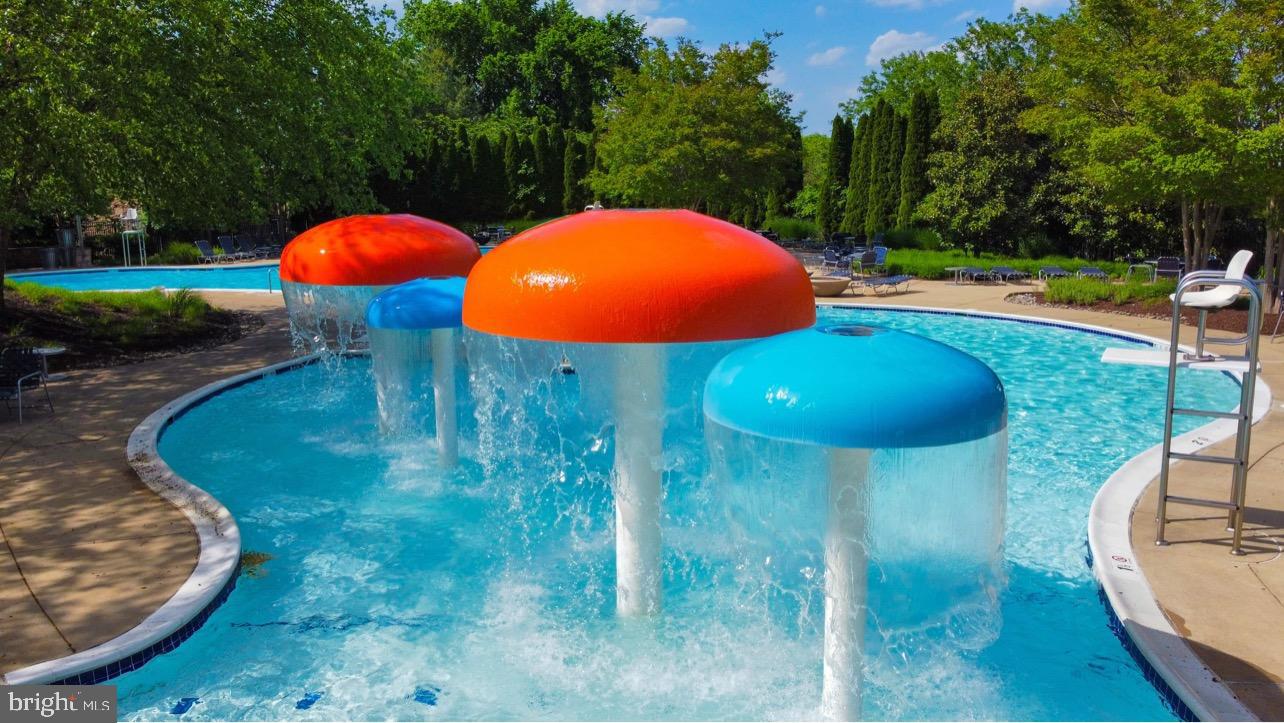 LANSDOWNE ON THE POTOMAC - Residential