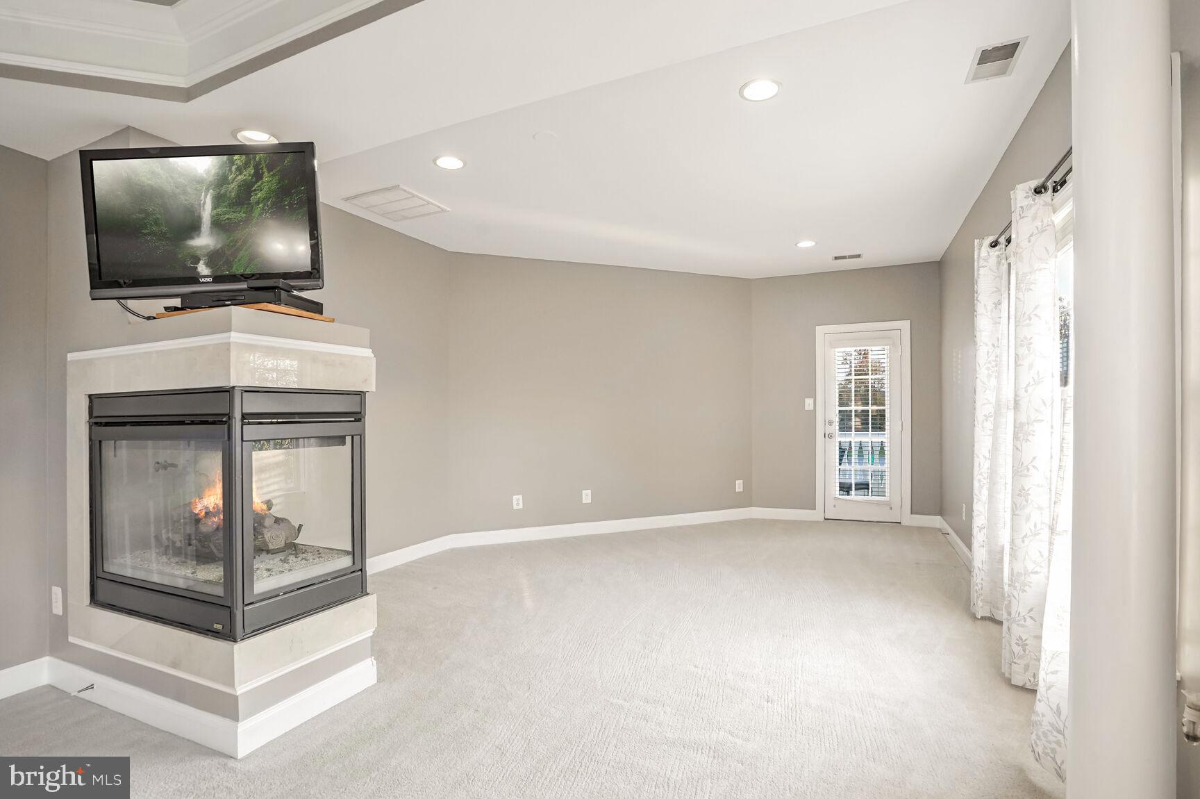 LANSDOWNE ON THE POTOMAC - Residential