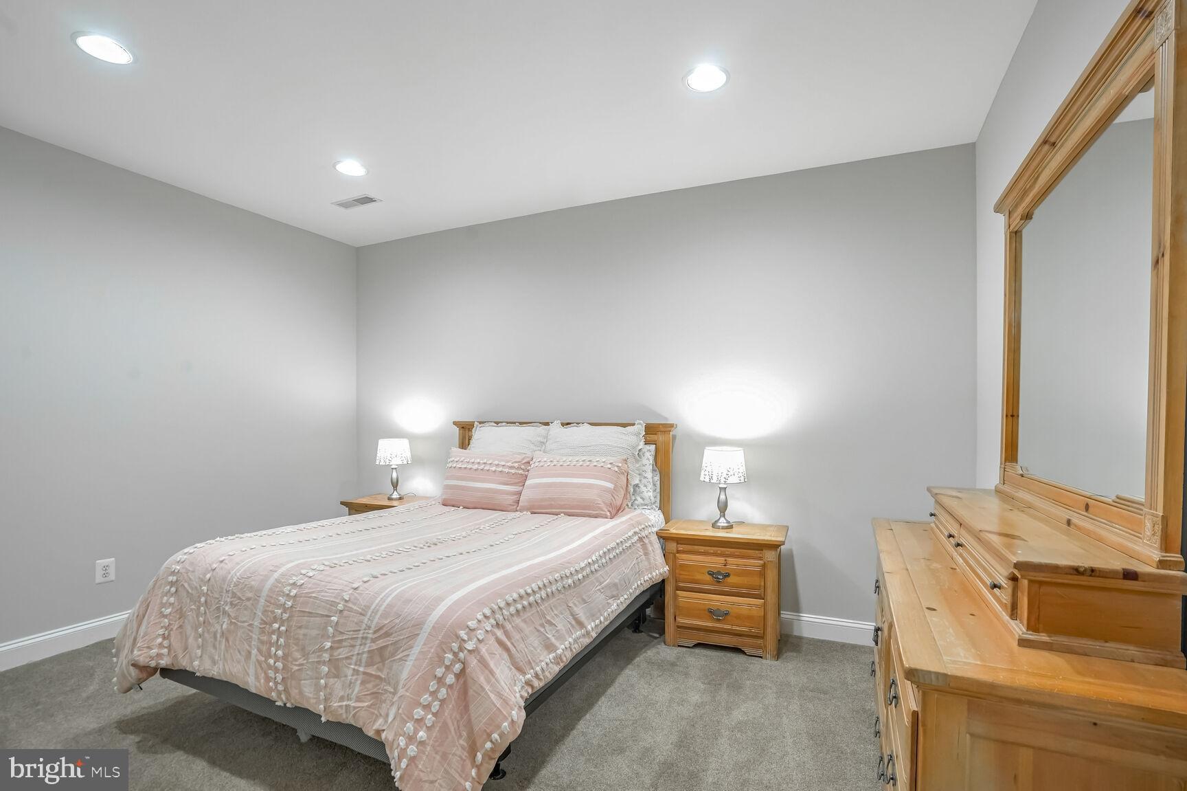 LANSDOWNE ON THE POTOMAC - Residential