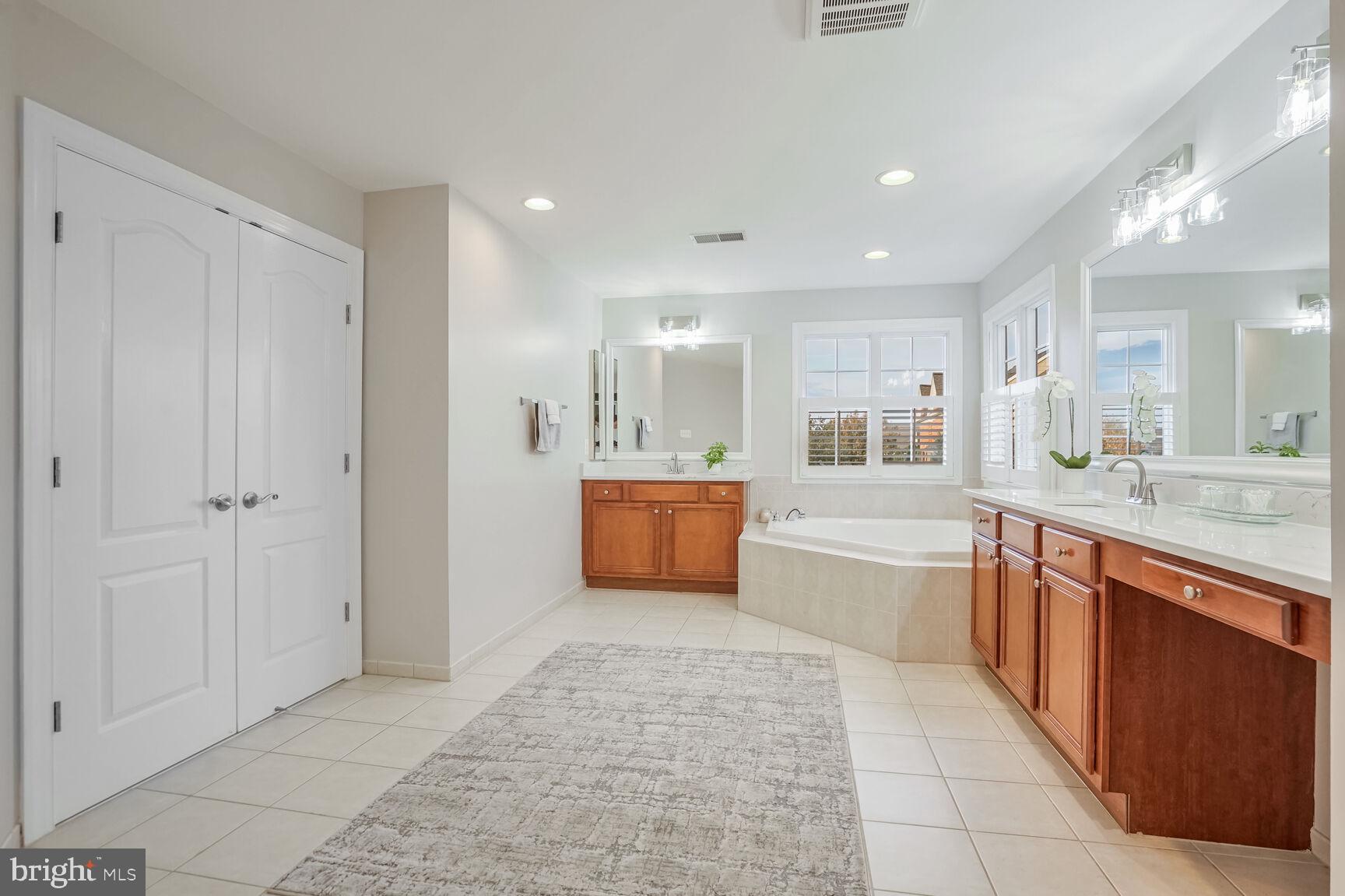 LANSDOWNE ON THE POTOMAC - Residential