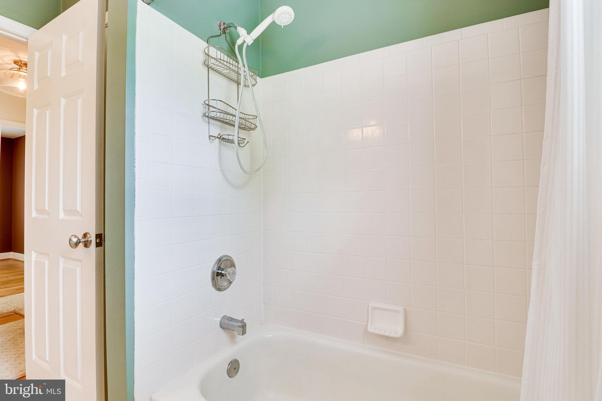 VILLAGES AT HUNTINGTON - Residential Lease