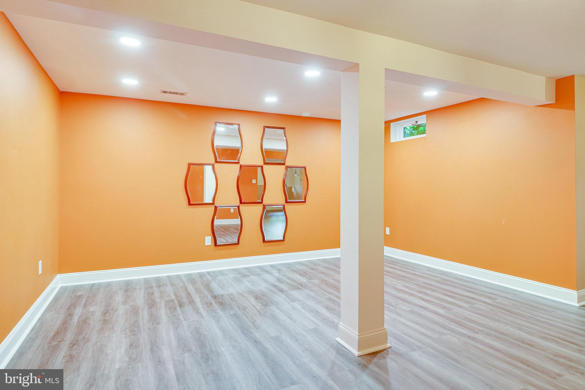 VILLAGES AT HUNTINGTON - Residential Lease