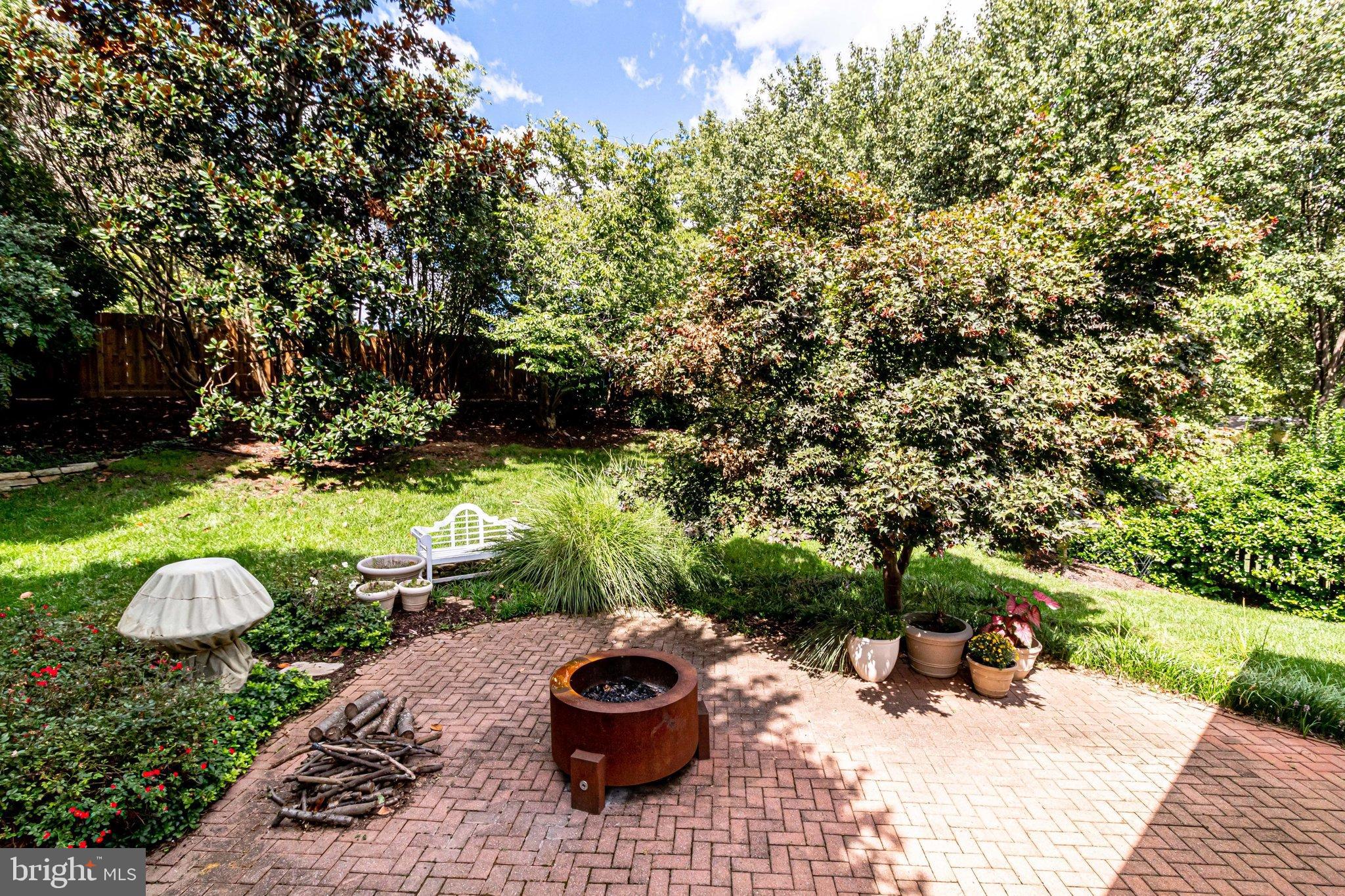 VILLAGES AT HUNTINGTON - Residential Lease