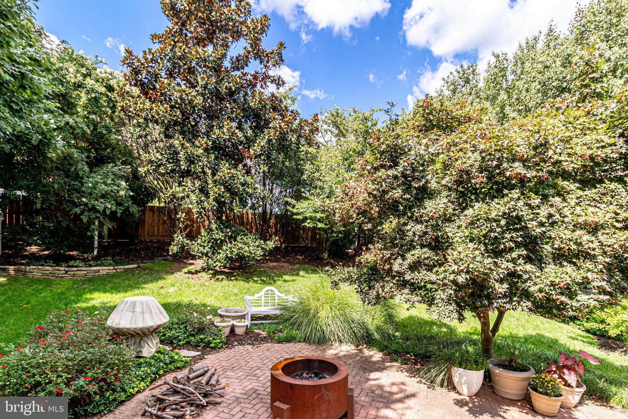 VILLAGES AT HUNTINGTON - Residential Lease