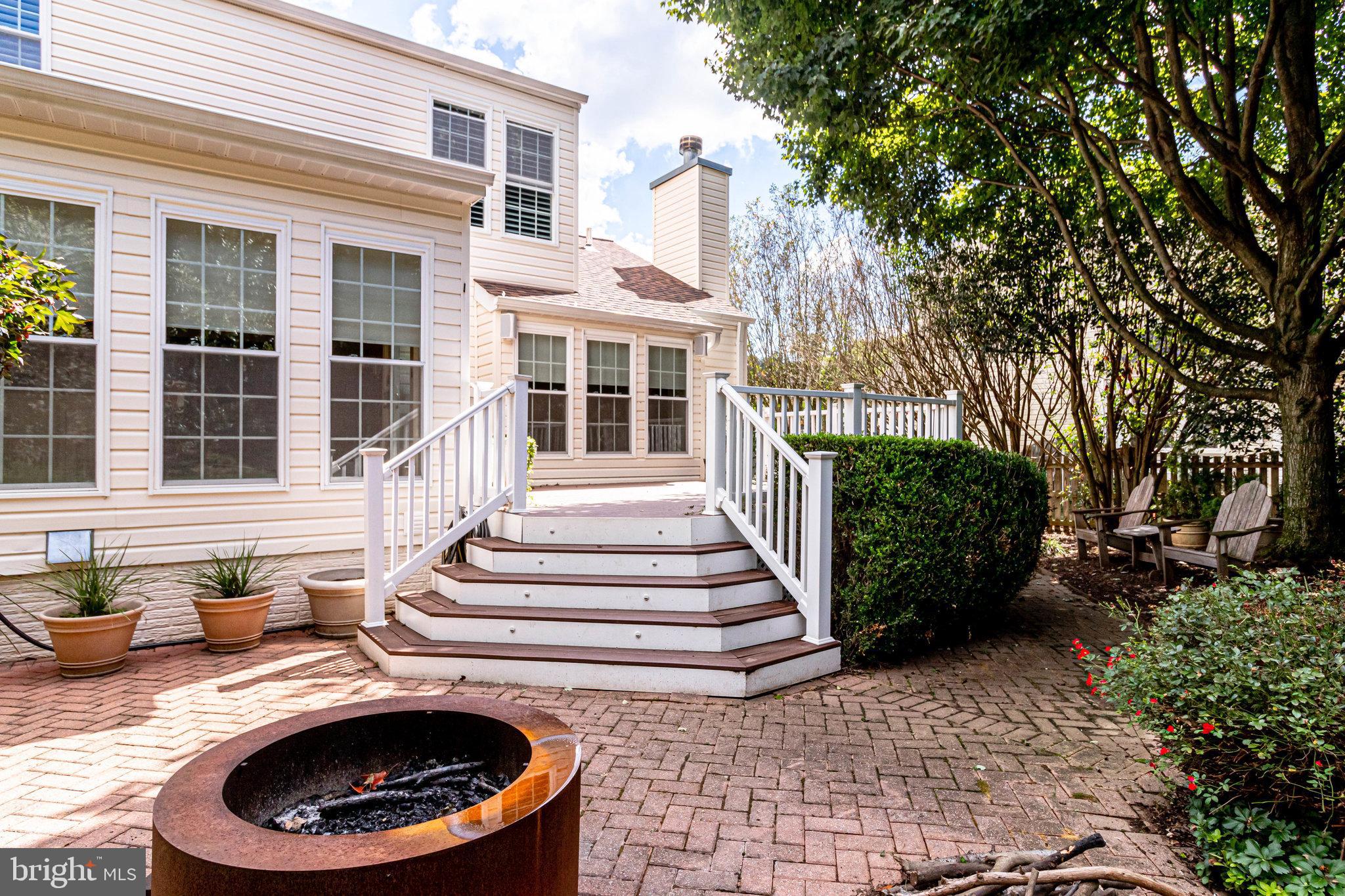 VILLAGES AT HUNTINGTON - Residential Lease