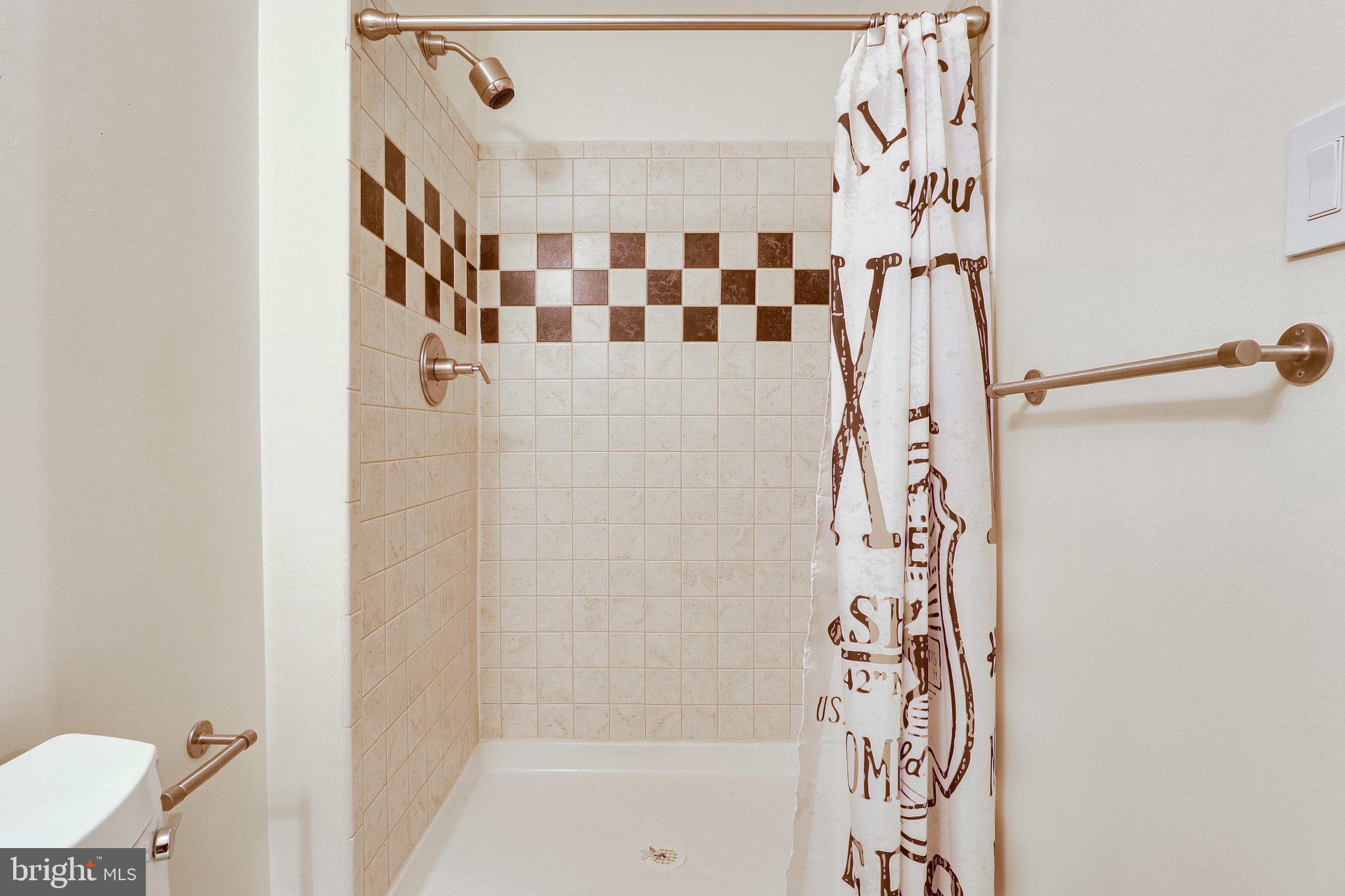 VILLAGES AT HUNTINGTON - Residential Lease