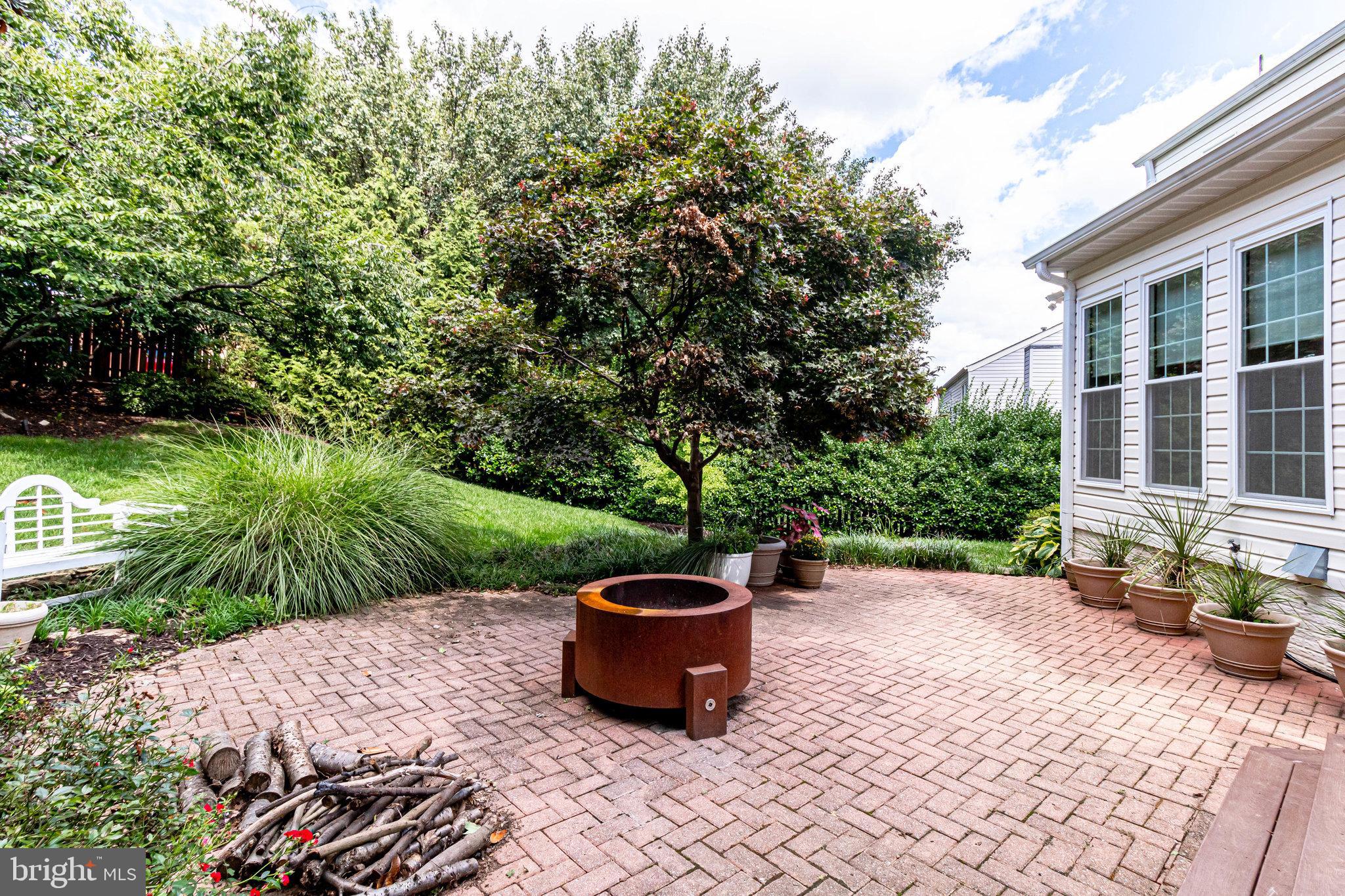 VILLAGES AT HUNTINGTON - Residential Lease