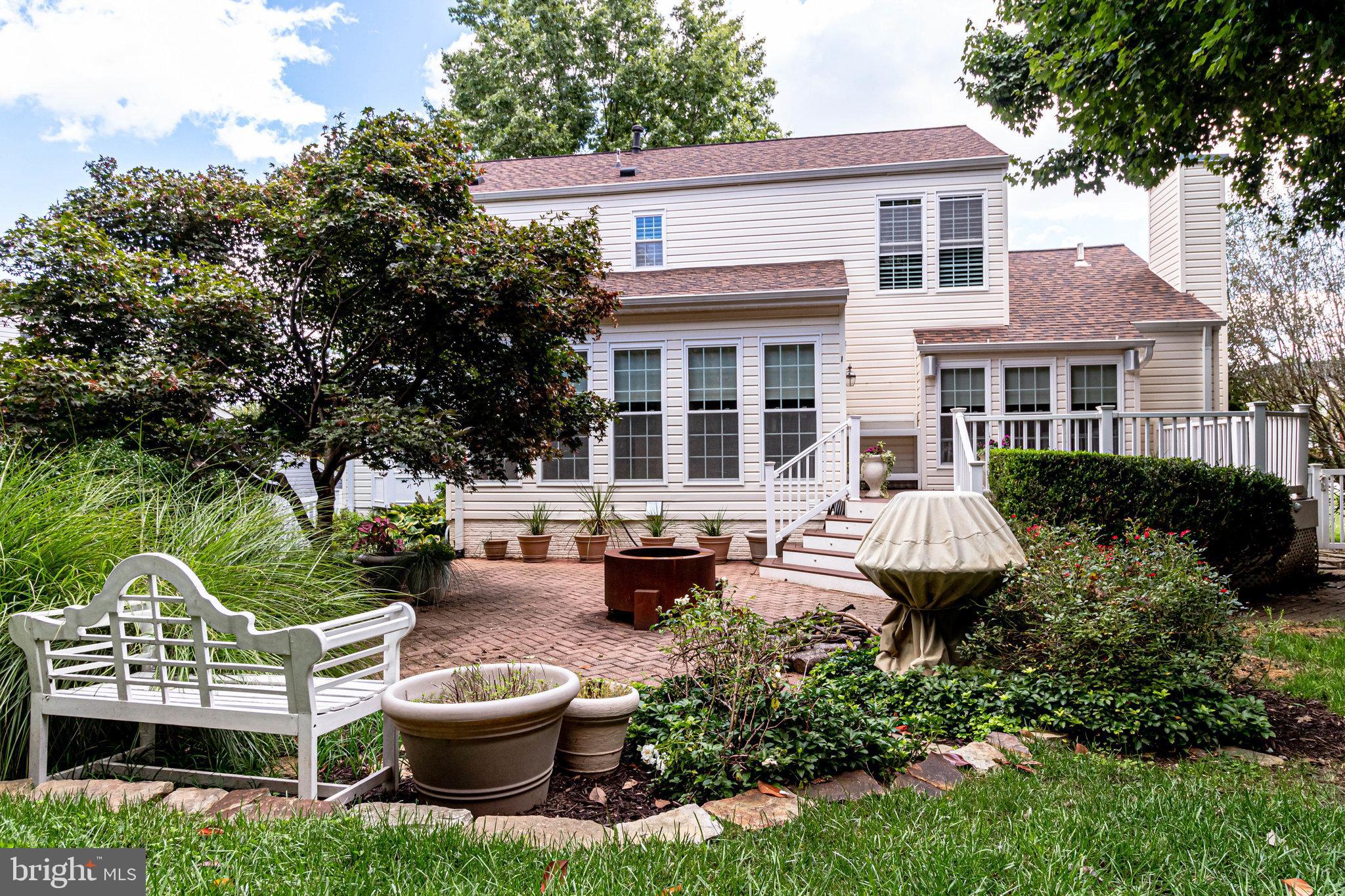 VILLAGES AT HUNTINGTON - Residential Lease