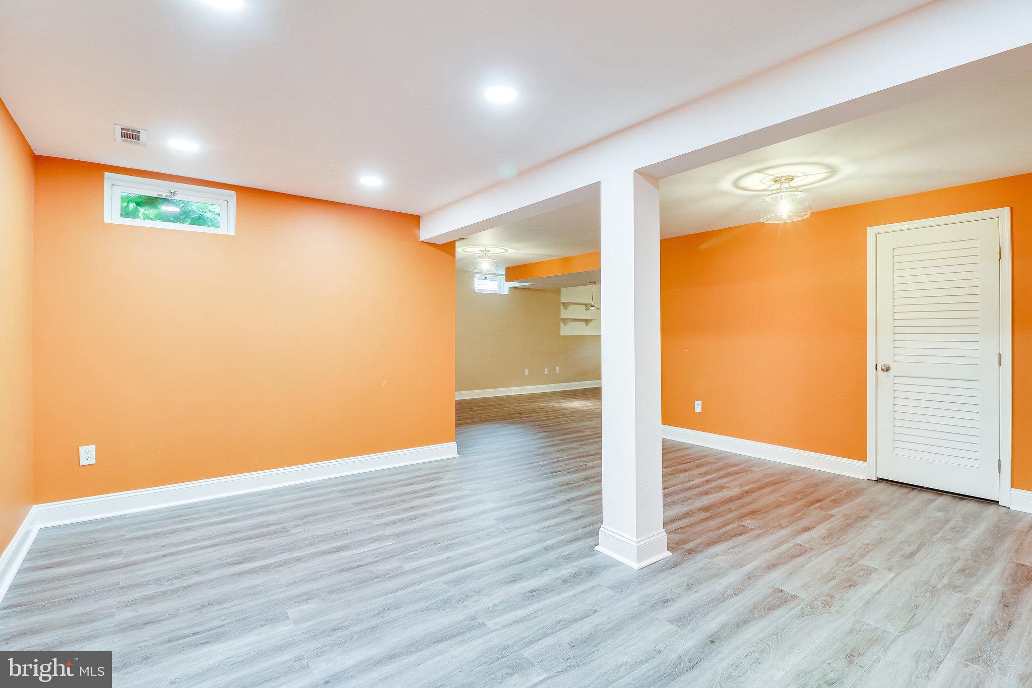 VILLAGES AT HUNTINGTON - Residential Lease