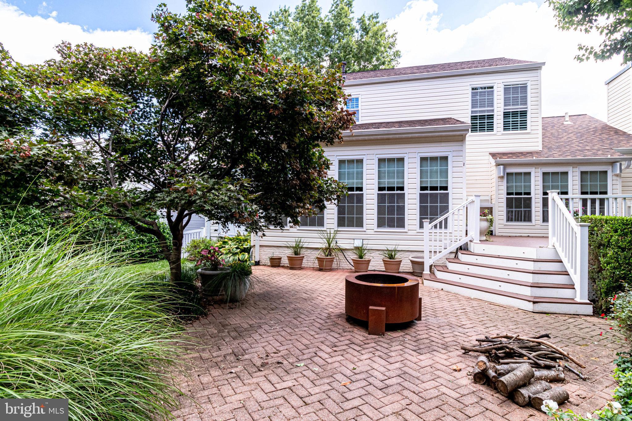 VILLAGES AT HUNTINGTON - Residential Lease