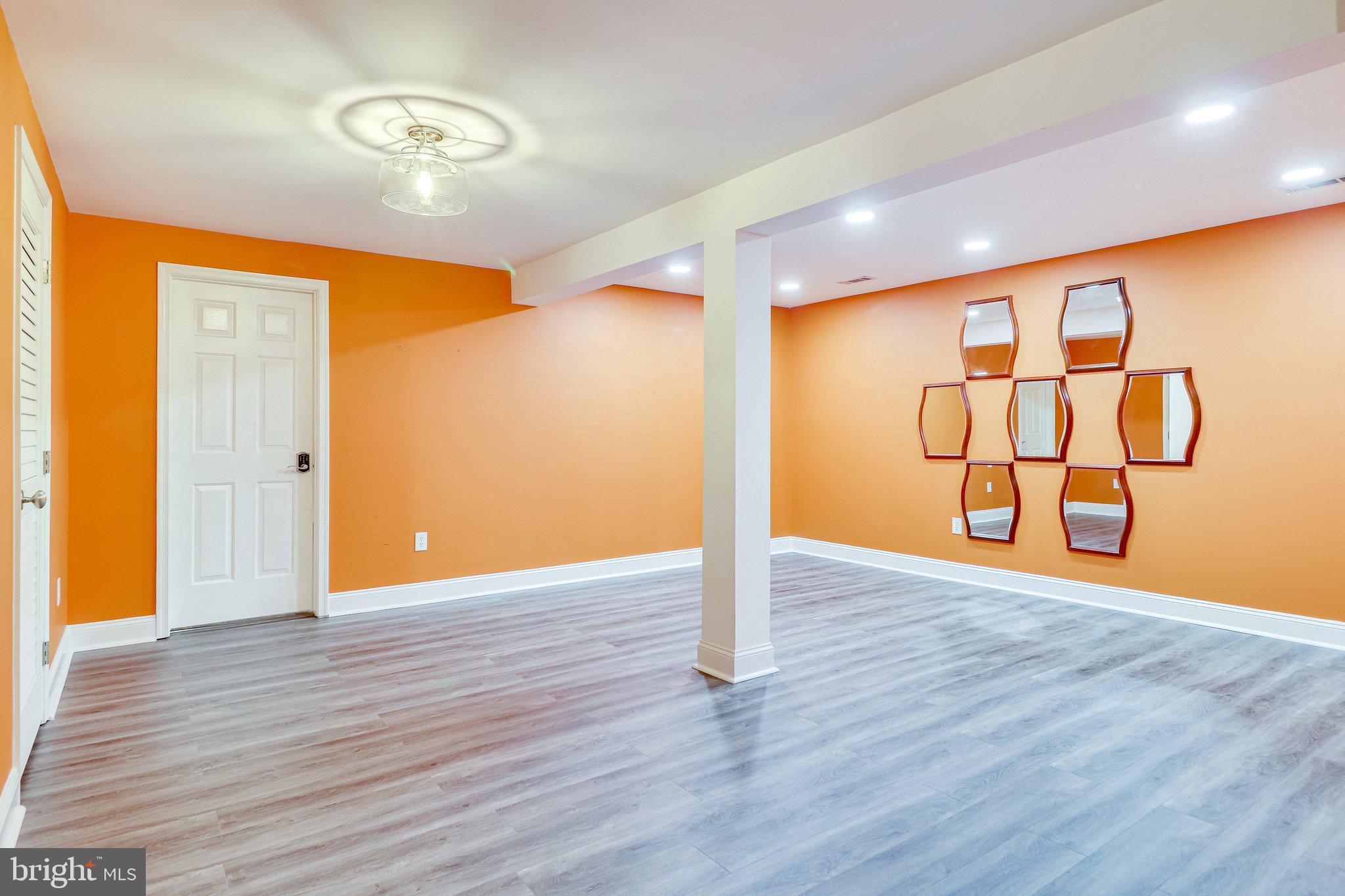 VILLAGES AT HUNTINGTON - Residential Lease