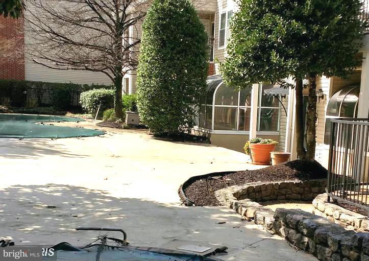 POINTE AT PARK CENTER - Residential