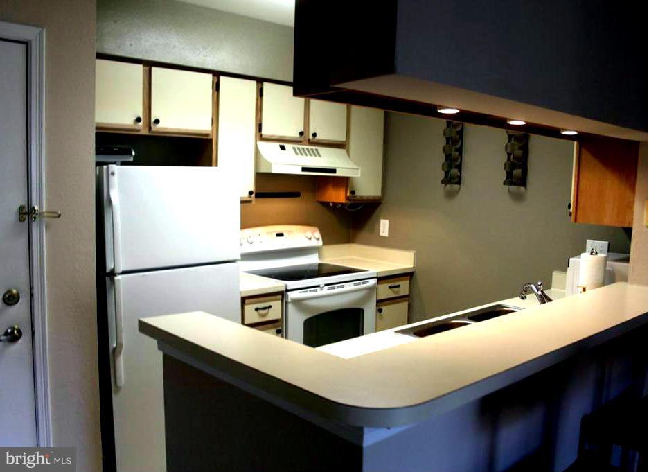 POINTE AT PARK CENTER - Residential