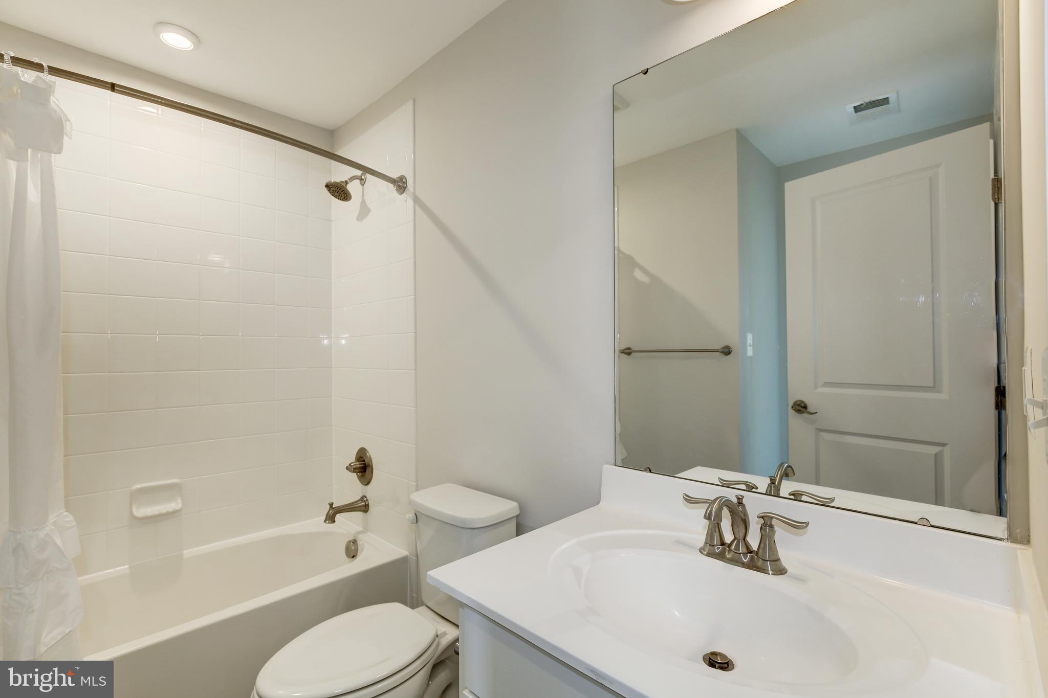 GREENBELT STATION - Residential