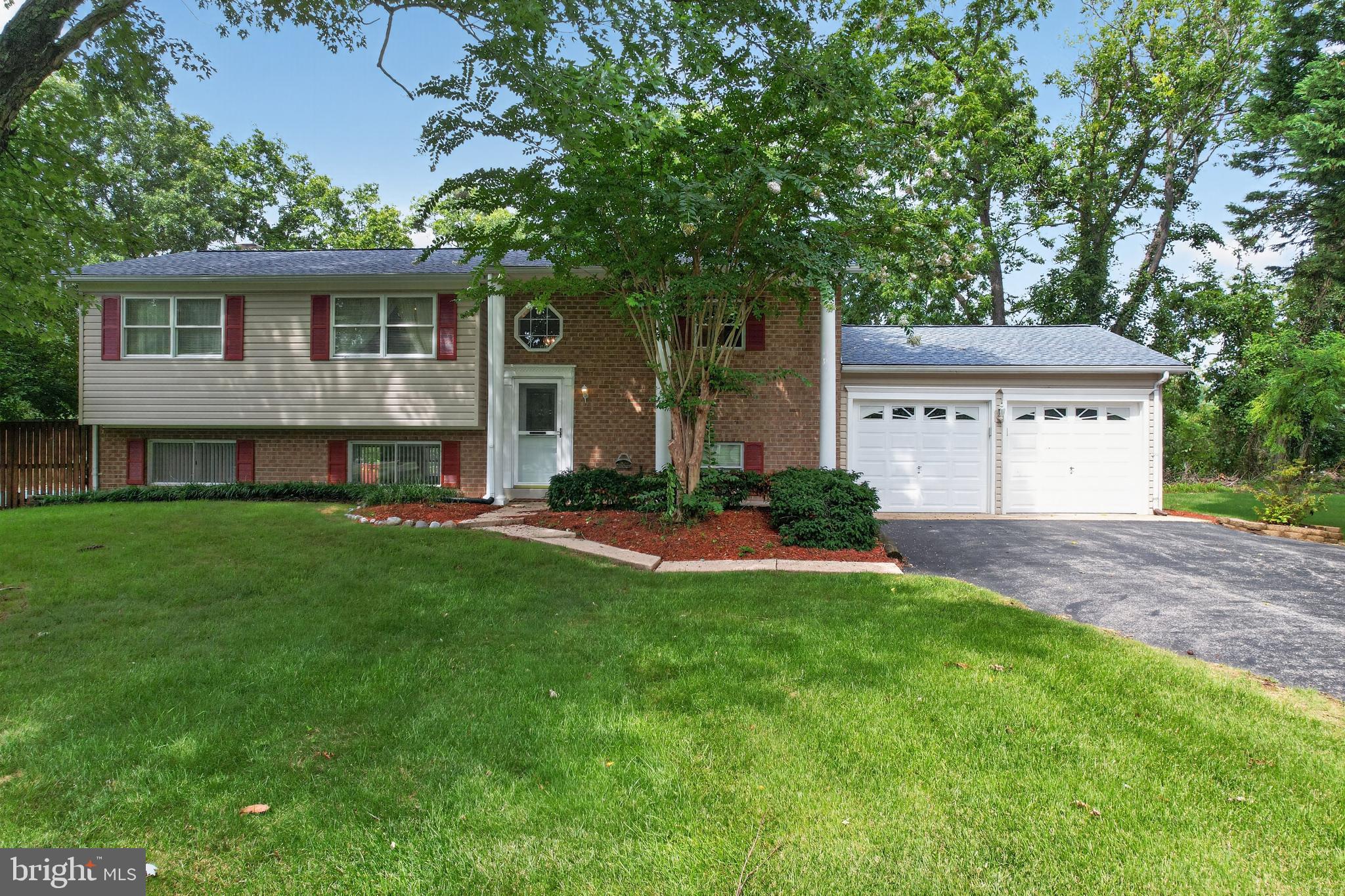 3925 SHAMROCK COURT