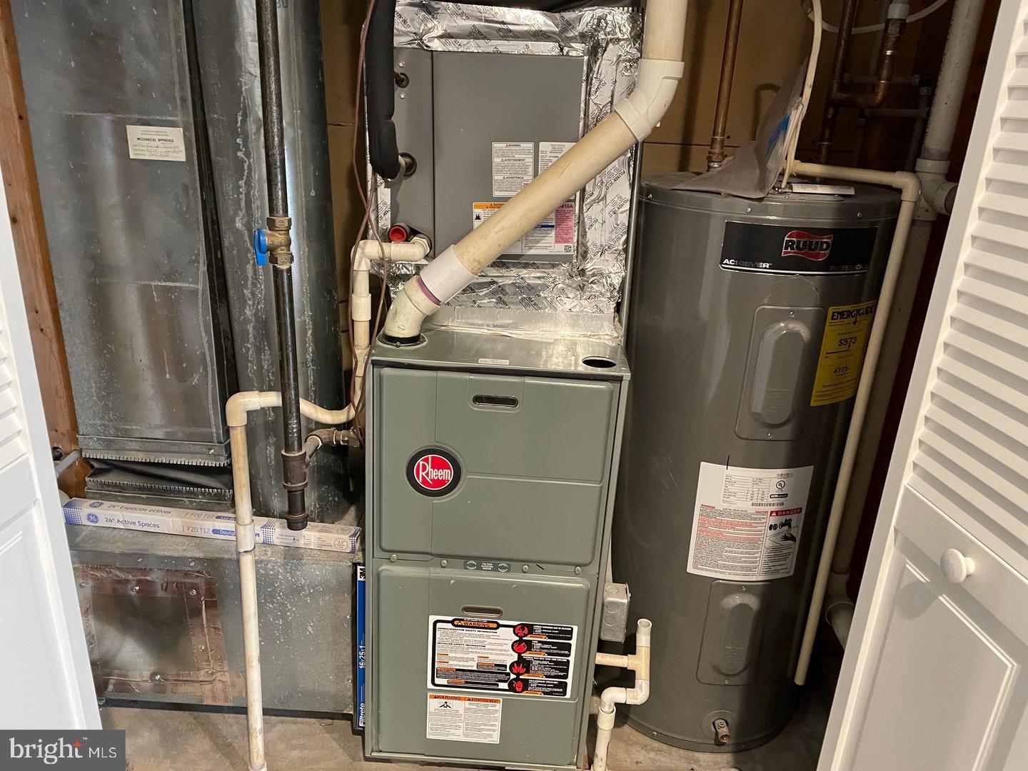 FOXRIDGE - Residential Lease