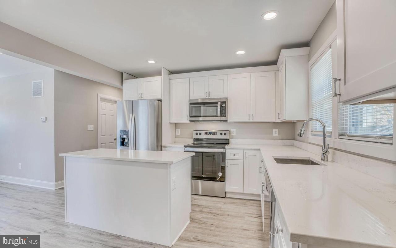 2209 HAMMONDS FERRY ROAD