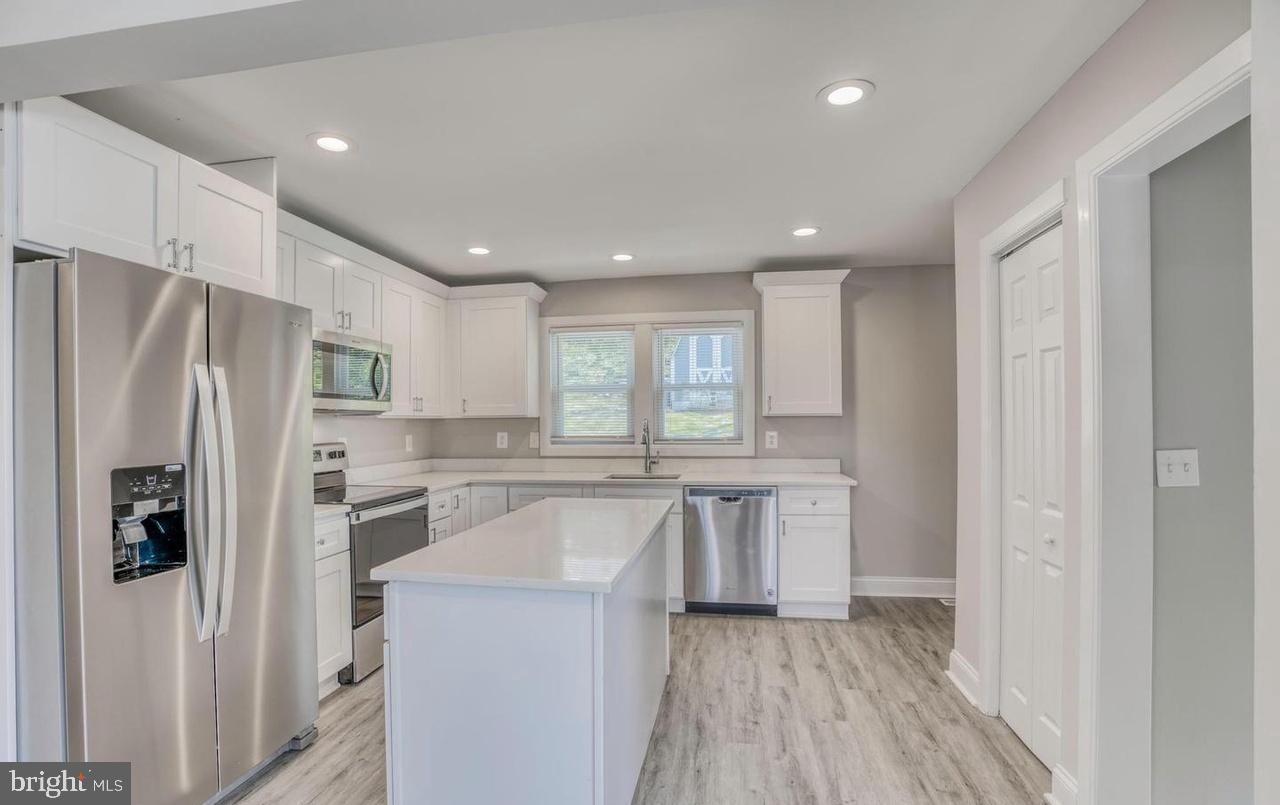 2209 HAMMONDS FERRY ROAD
