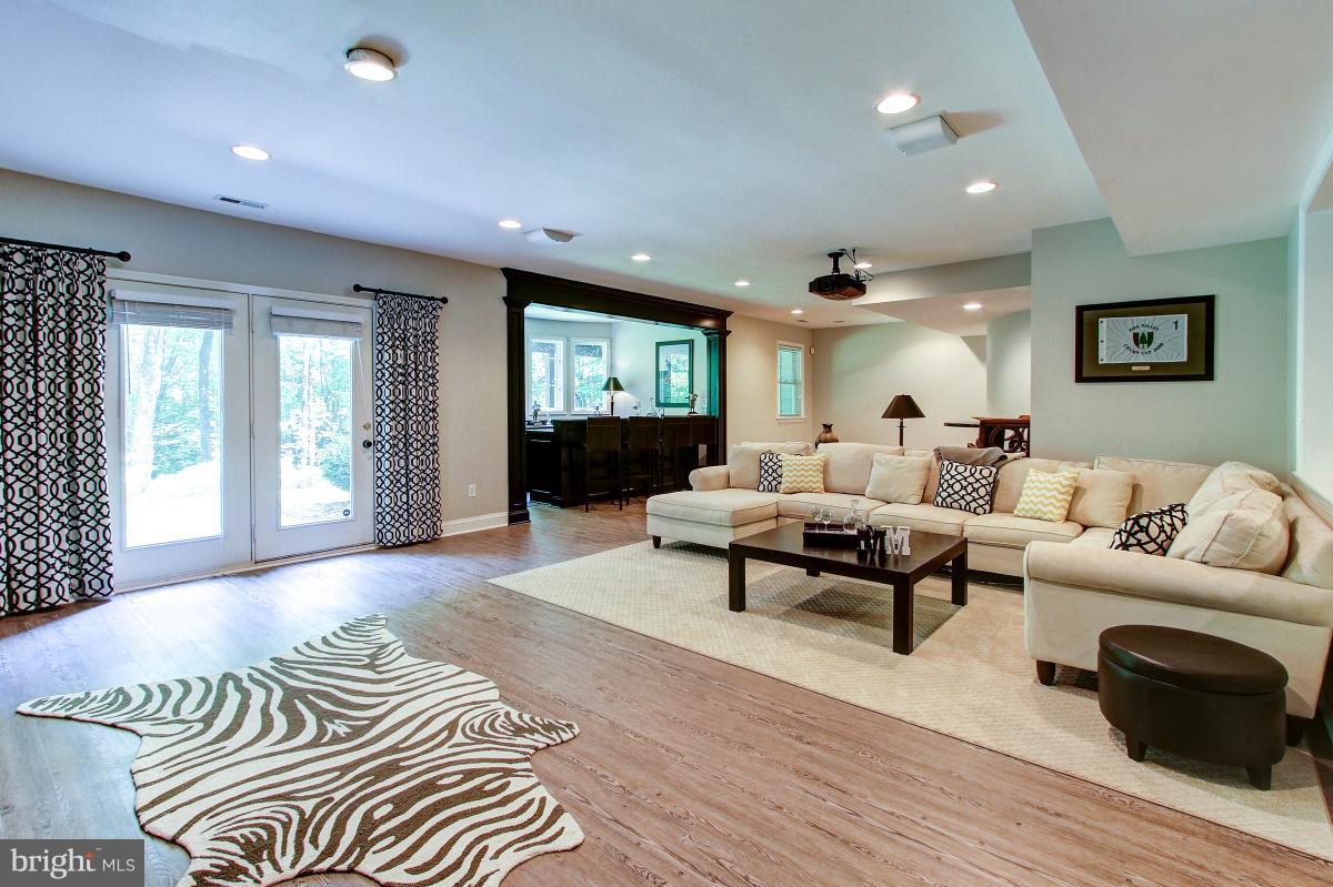 LOWES ISLAND - Residential