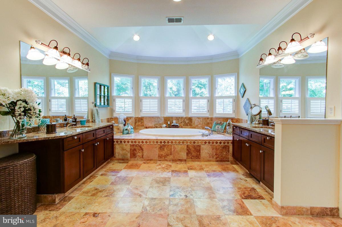 LOWES ISLAND - Residential