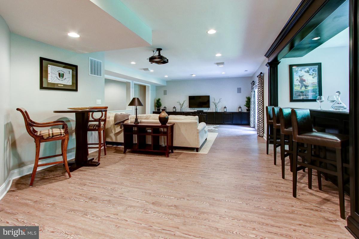 LOWES ISLAND - Residential