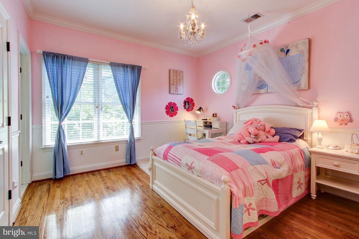 LOWES ISLAND - Residential