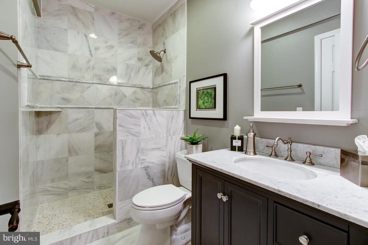 LOWES ISLAND - Residential