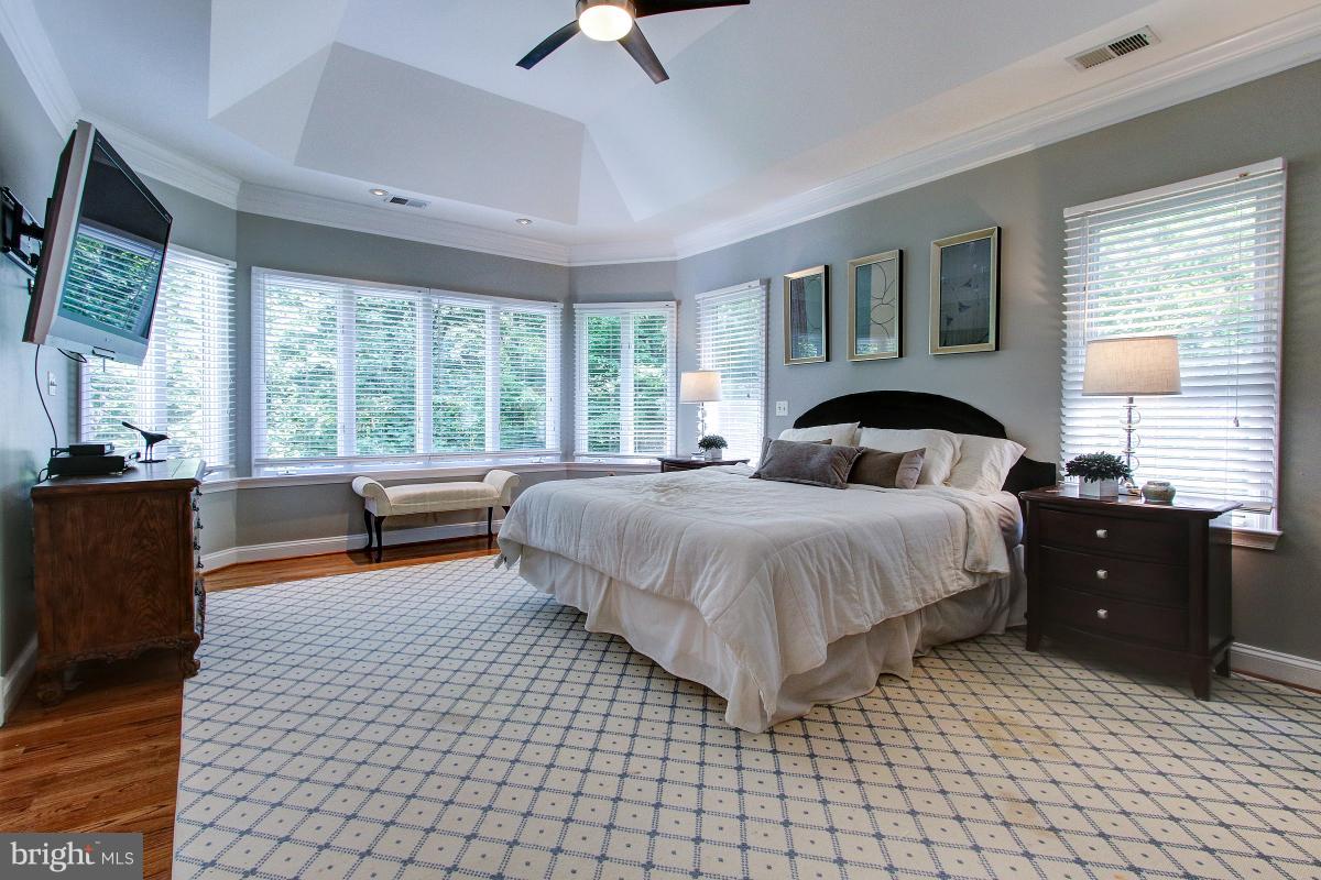 LOWES ISLAND - Residential