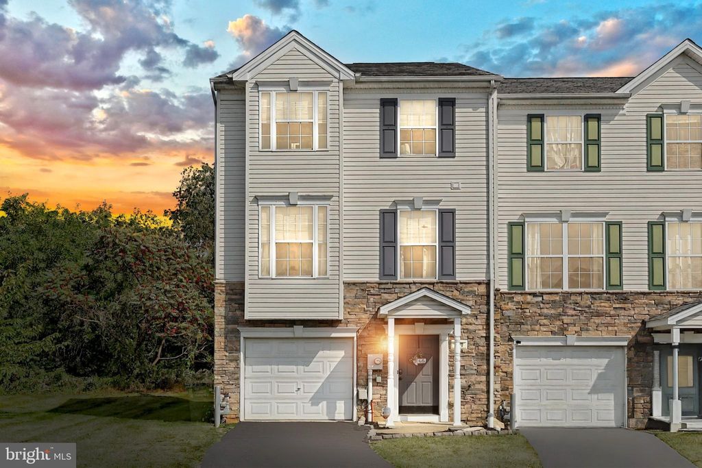 Photo of 120 Bruaw Drive, YORK, PA 17406 (MLS # PAYK2090220)