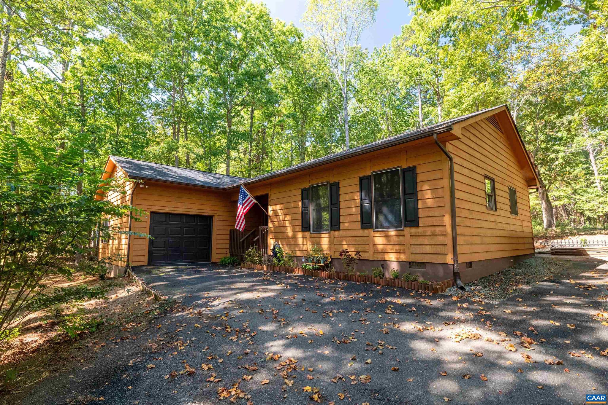 LAKE MONTICELLO - Residential