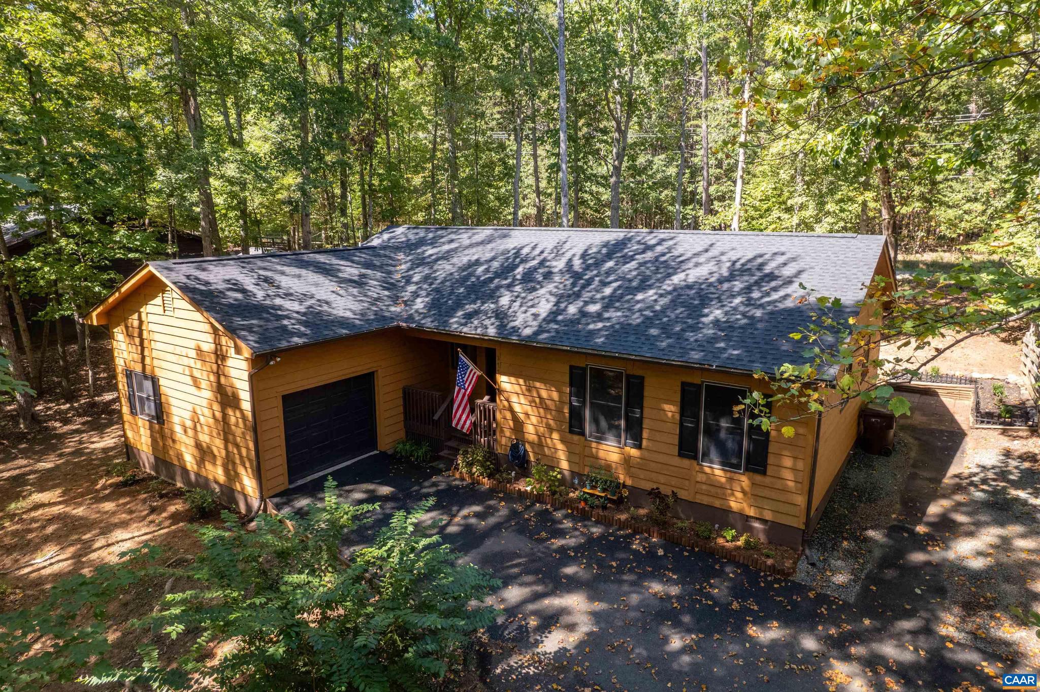 LAKE MONTICELLO - Residential