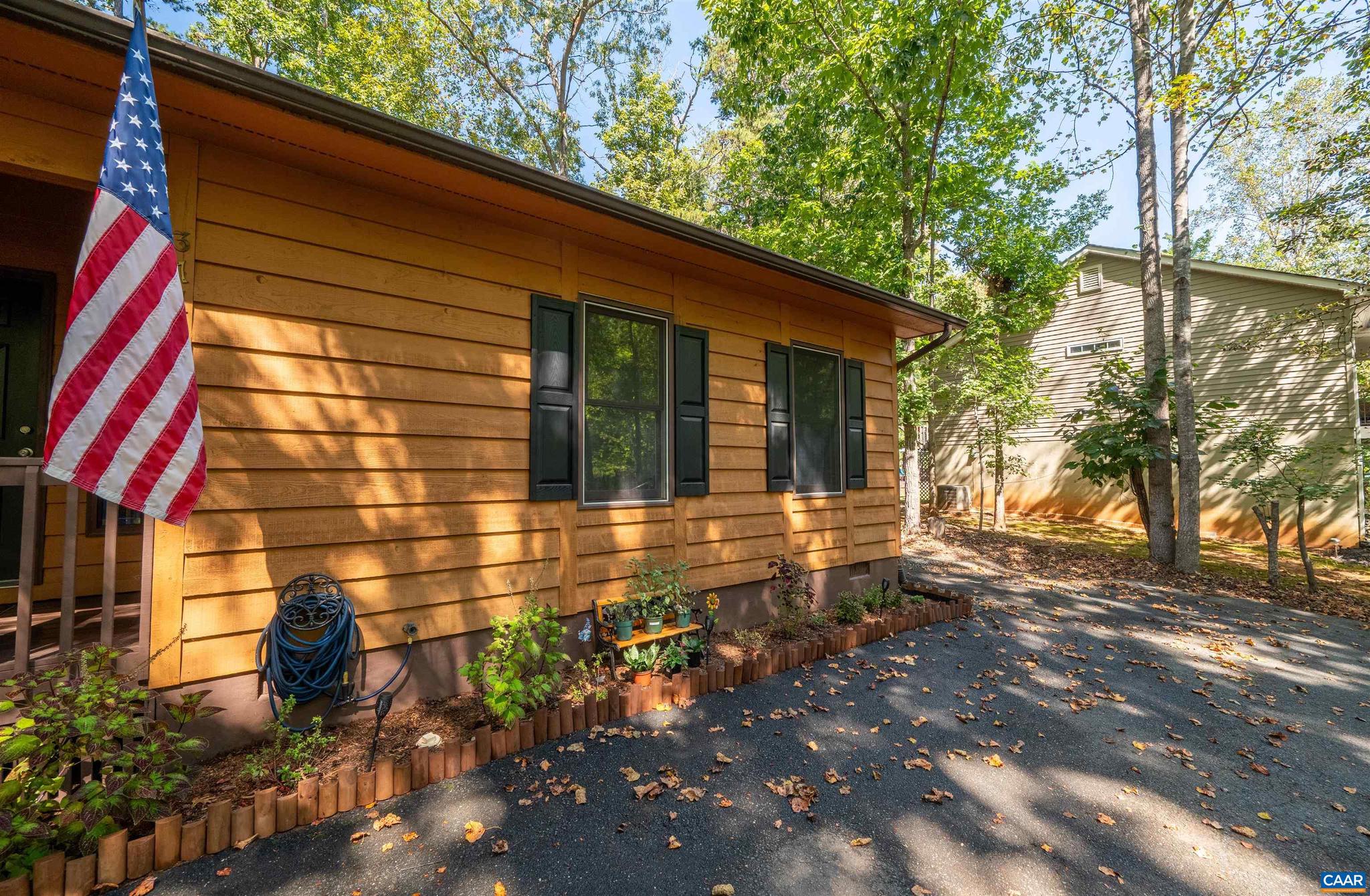 LAKE MONTICELLO - Residential