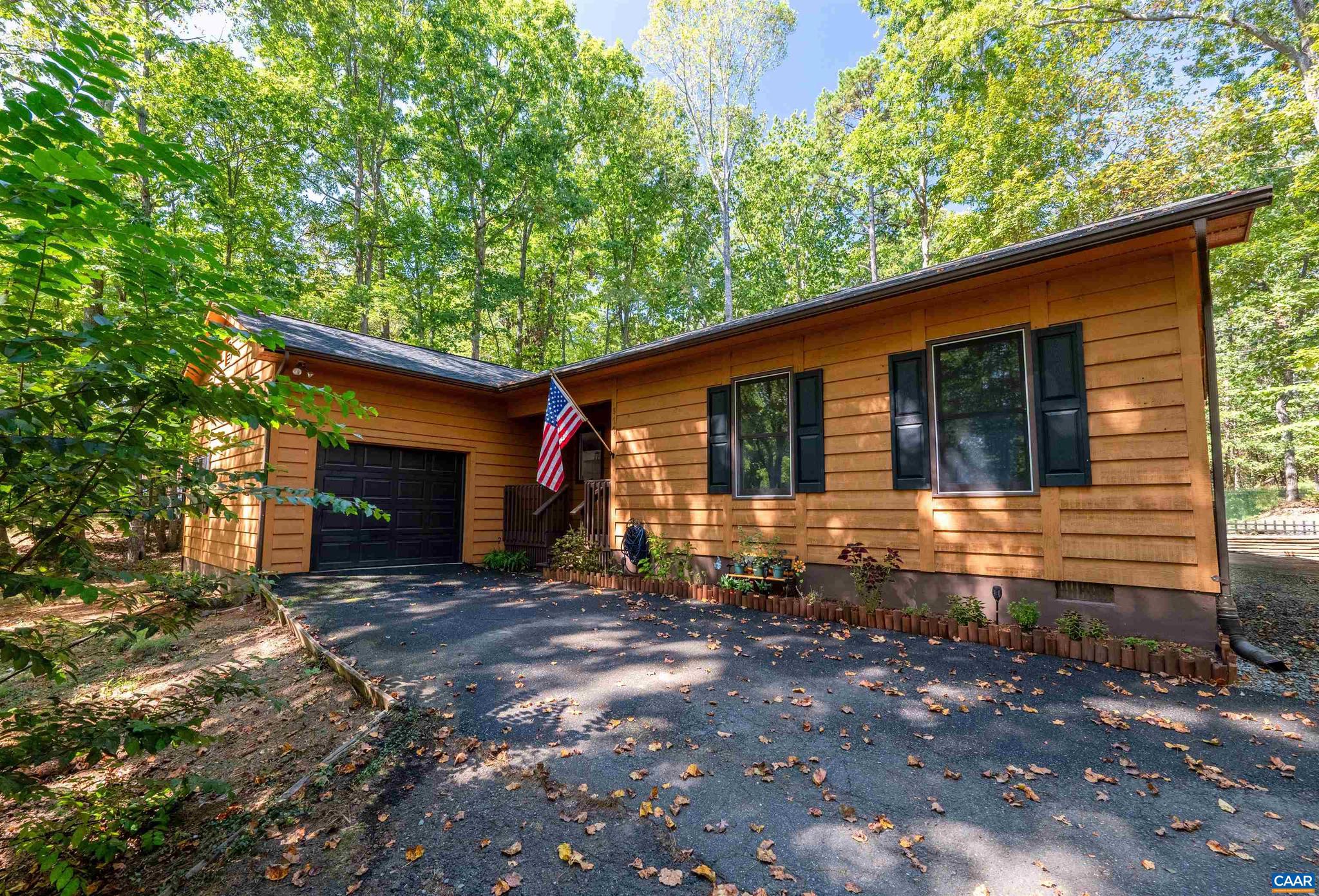 LAKE MONTICELLO - Residential