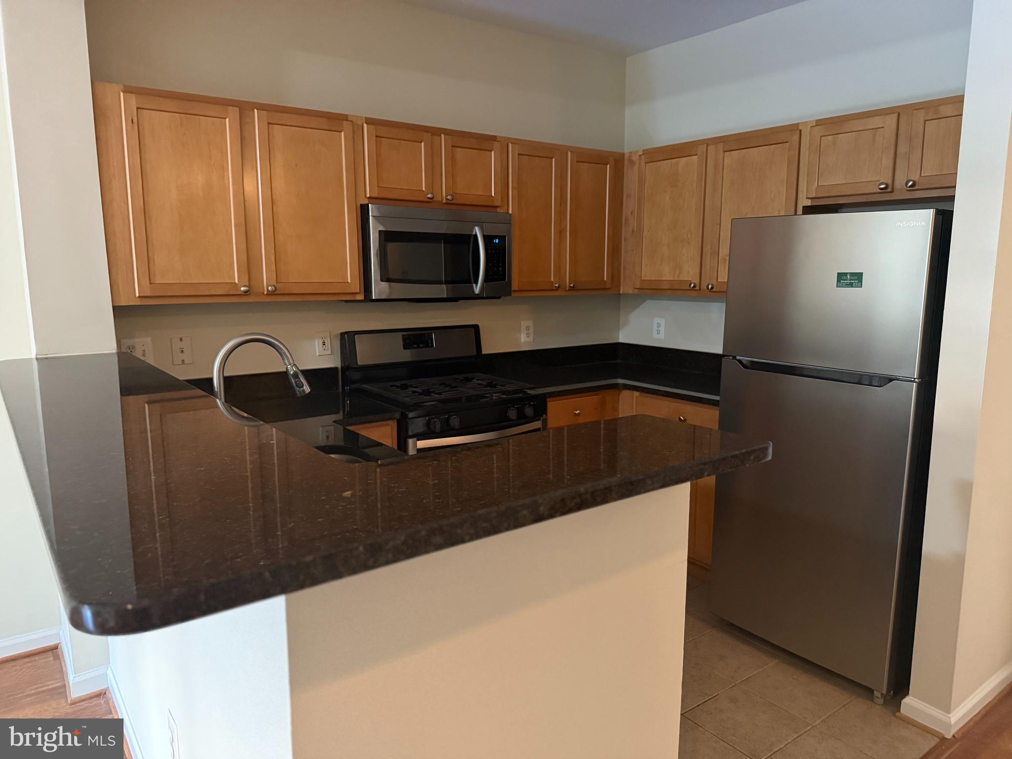 SAVOY AT RESTON TOWN CENTER - Residential Lease