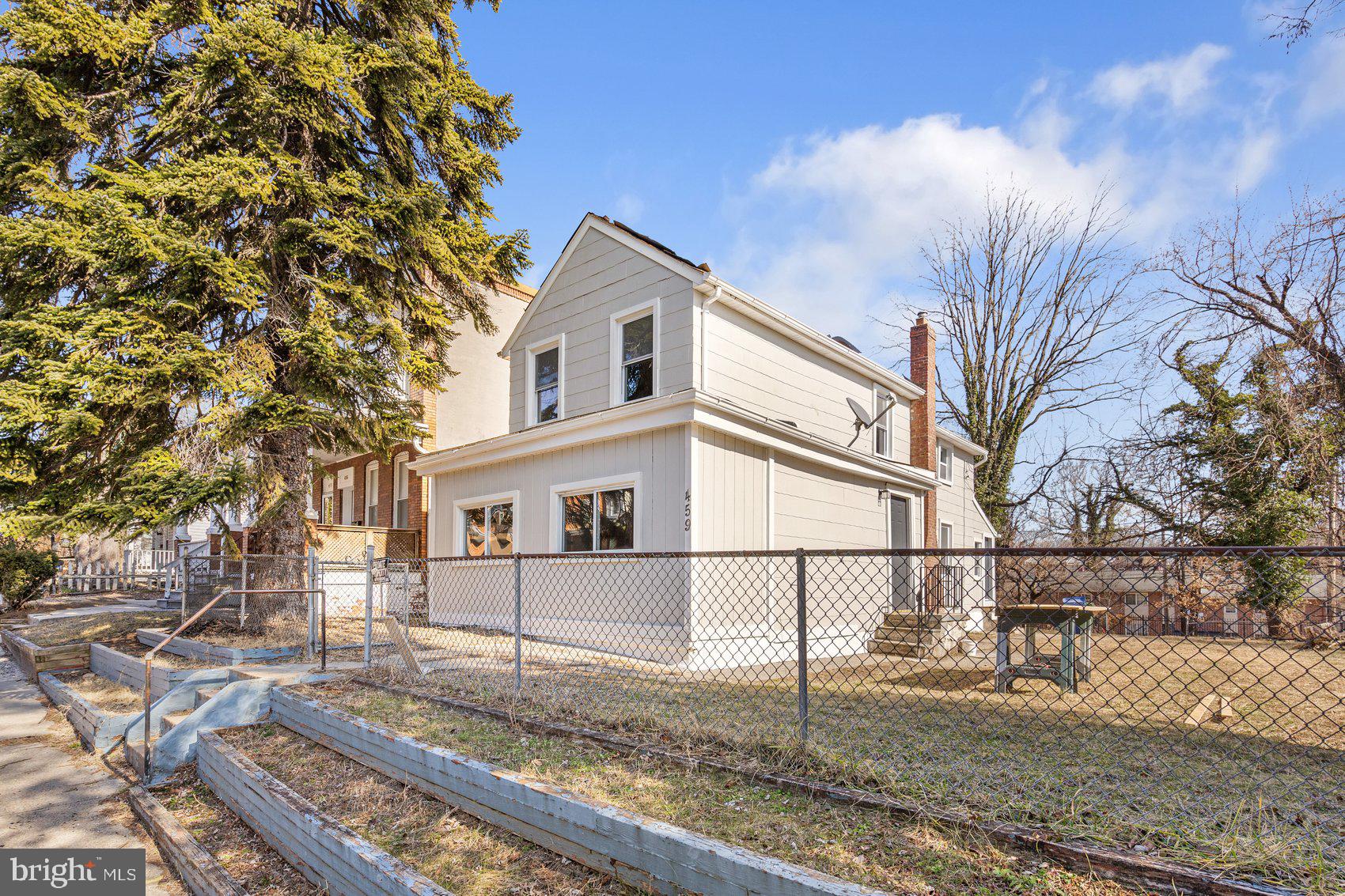 459 S AUGUSTA AVENUE