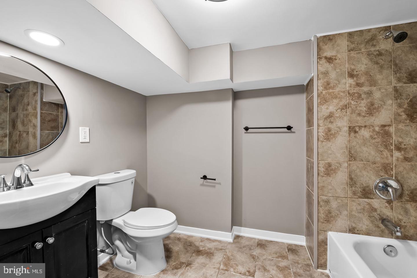 EVERGREEN LAWN - Residential