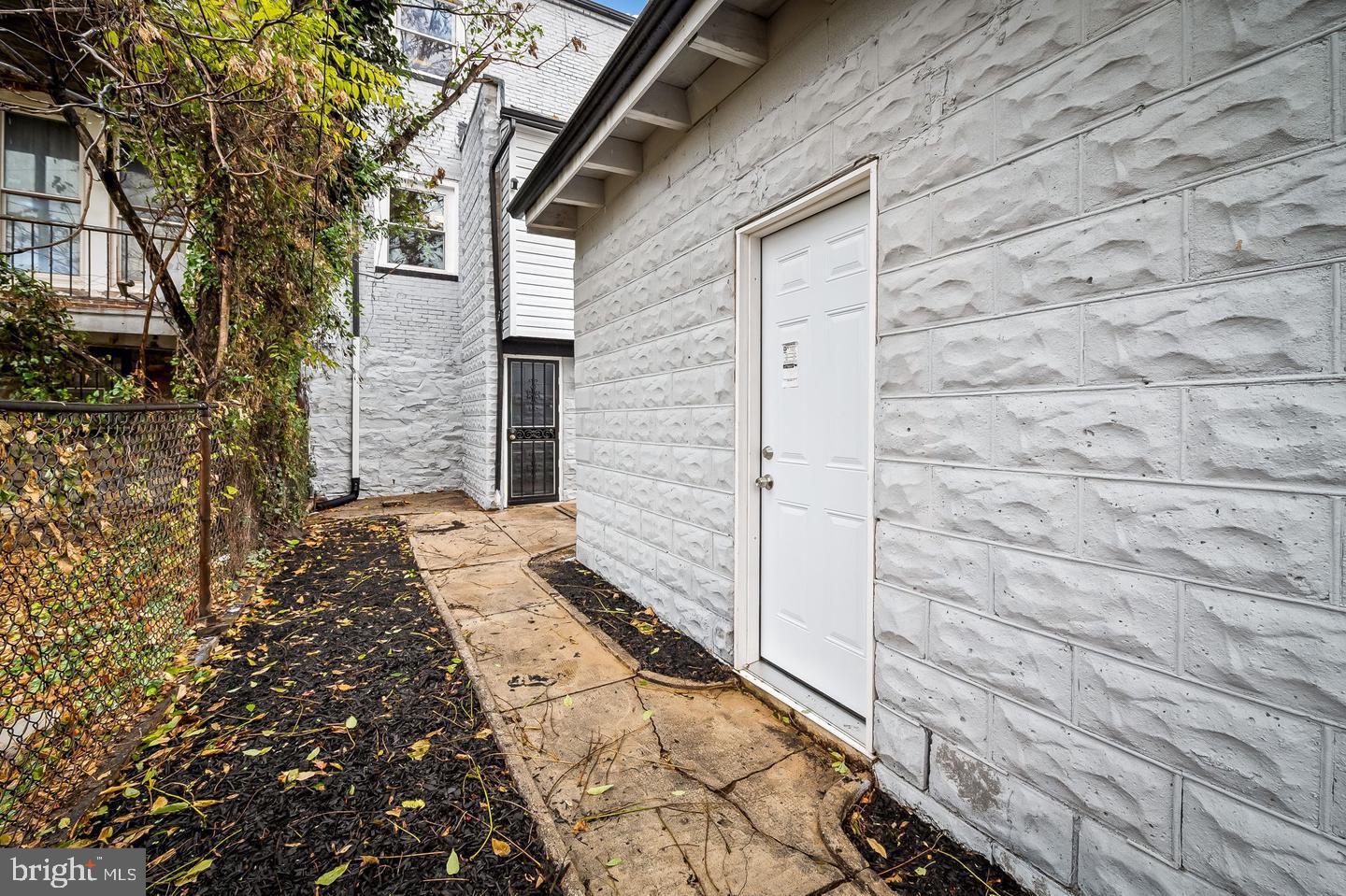 EVERGREEN LAWN - Residential